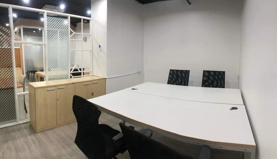 Fully furnished office near BTS Na Na for rent