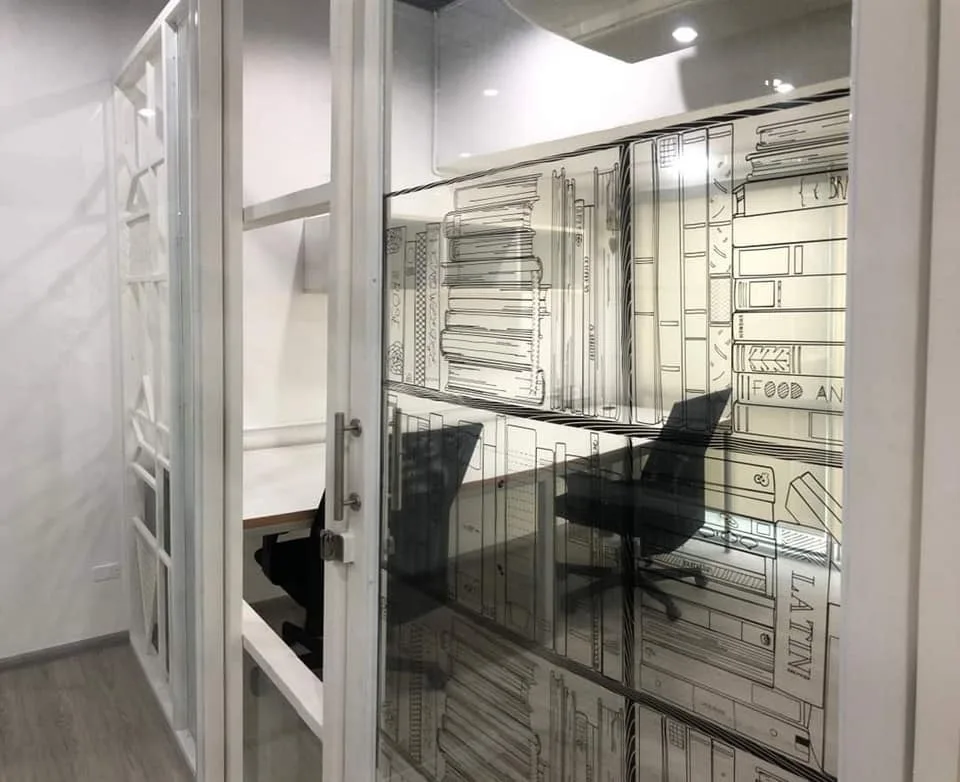 Fully furnished office near BTS Na Na for rent