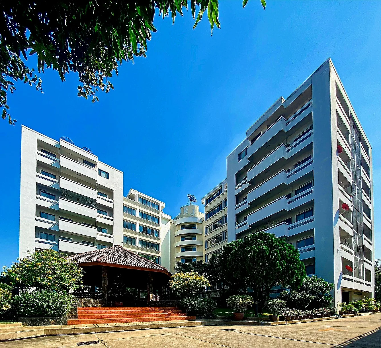 Luxury Private Residence for Rent | 4 Bedrooms | 400 SQ.M. | Pet Friendly