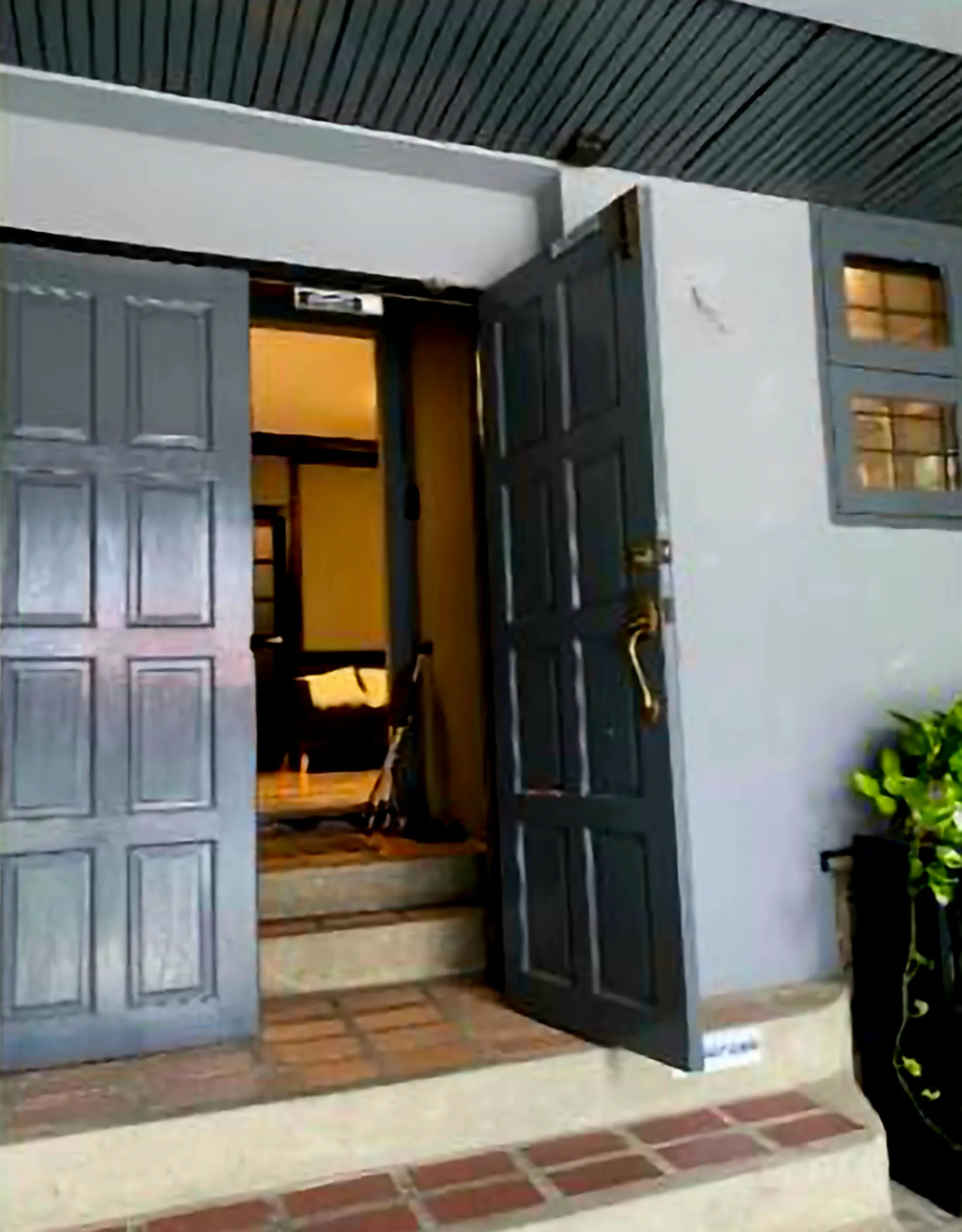 RARE RAMA 9 HOME OFFICE / LARGE FAMILY RESIDENCE – ONLY THB 16.5 MILLION